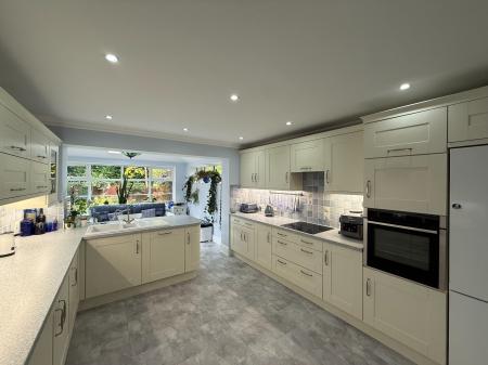 4 bedroom Detached house for sale in Maltkiln Road, Fenton, LN1