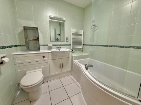 2 bedroom Apartment for sale in Marine Approach, Burton Waters, Lincoln, LN1