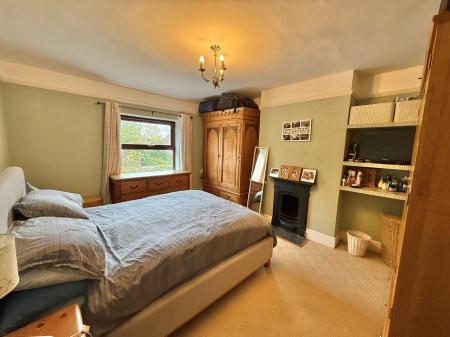 3 bedroom Semi-detached house for sale in Newark Road, North Hykeham, LN6