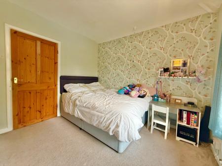 3 bedroom Semi-detached house for sale in Newark Road, North Hykeham, LN6