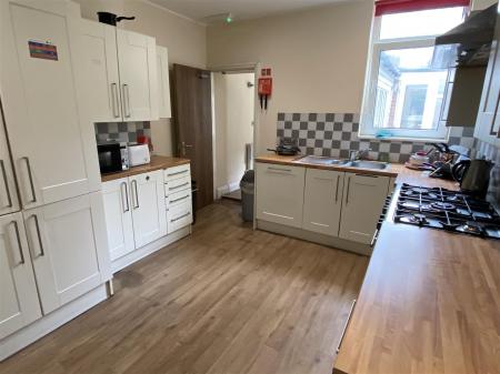 8 bedroom End of terrace house for sale in Newport, Lincoln, LN1