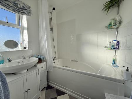 3 bedroom Terraced House for sale in Shropshire Road, Scampton, LN1