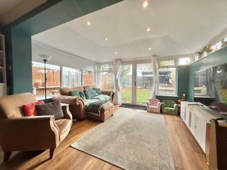 3 bedroom Semi-detached house for sale in Snowdon Close, Lincoln, LN5