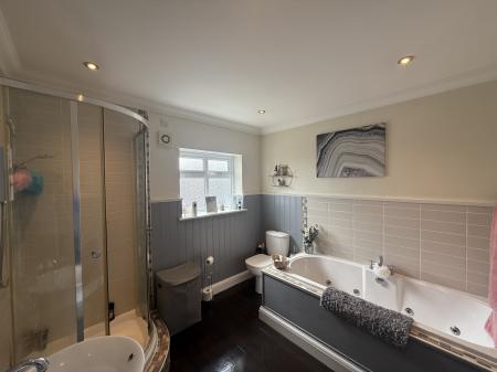 3 bedroom Detached house for sale in Station Road, Branston, LN4