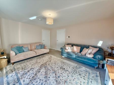 4 bedroom Detached house for sale in Frank Ford Close, Saxilby, LN1