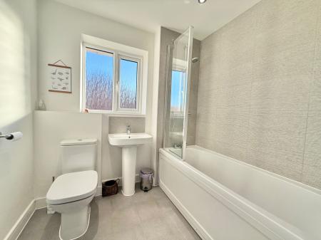 4 bedroom Detached house for sale in Frank Ford Close, Saxilby, LN1