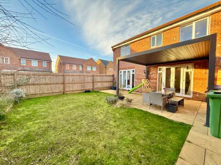 4 bedroom Detached house for sale in Frank Ford Close, Saxilby, LN1