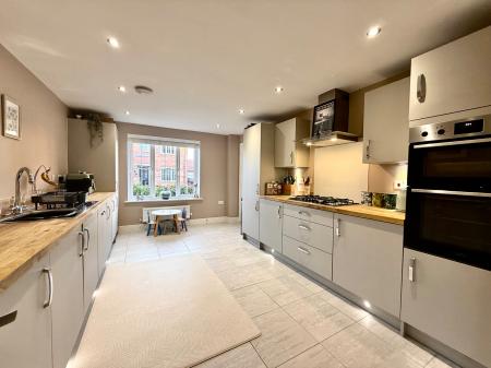 4 bedroom Detached house for sale in Frank Ford Close, Saxilby, LN1