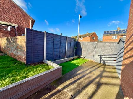 4 bedroom Semi-detached house for sale in Apley Close, Lincoln, LN2