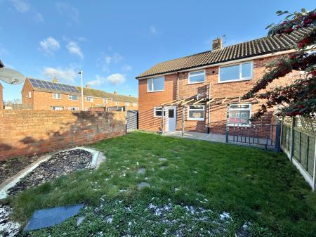 4 bedroom Semi-detached house for sale in Apley Close, Lincoln, LN2