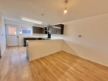 4 bedroom Semi-detached house for sale in Apley Close, Lincoln, LN2