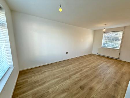 4 bedroom Semi-detached house for sale in Apley Close, Lincoln, LN2