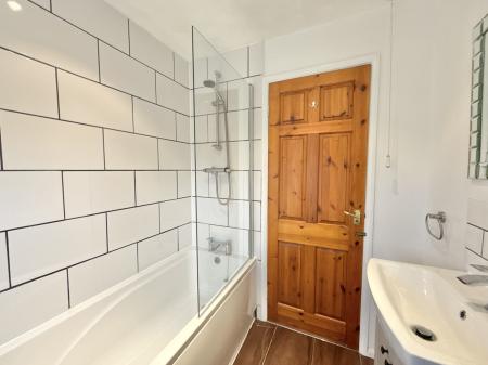 3 bedroom Semi-detached house for sale in The Gleanings, Navenby, LN5