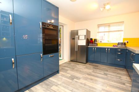 4 bedroom Detached house for sale in Bluebell Walk, Witham St Hughs, LN6