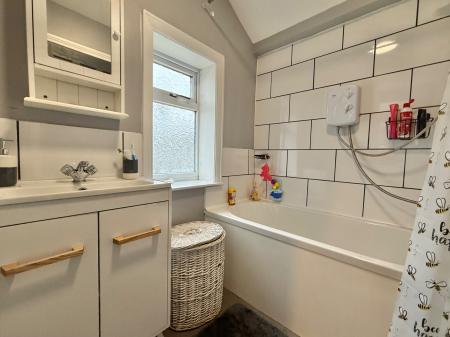 3 bedroom Semi-detached house for sale in Bassingham Road, Aubourn, LN5