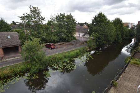 2 bedroom Apartment for sale in Barnsdale Close, Loughborough, LE11