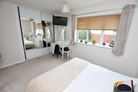 2 bedroom Apartment for sale in Barnsdale Close, Loughborough, LE11