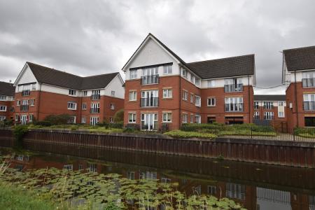 2 bedroom Apartment for sale in Barnsdale Close, Loughborough, LE11