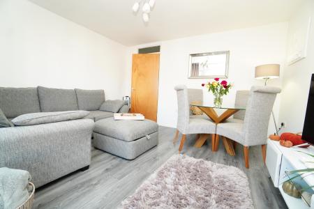 2 bedroom Flat for sale in Barnsdale Close, Loughborough, LE11