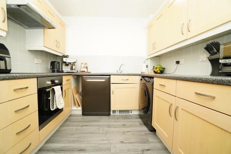 2 bedroom Flat for sale in Barnsdale Close, Loughborough, LE11