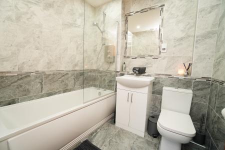 2 bedroom Flat for sale in Barnsdale Close, Loughborough, LE11