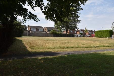 3 bedroom Detached house for sale in Beech Avenue, East Leake, LE12