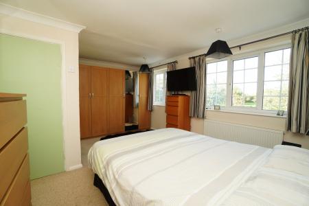 3 bedroom Town house for sale in De Ferrers Close, East Leake, LE12