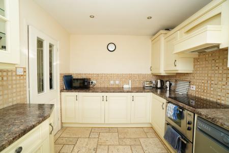 3 bedroom Town house for sale in De Ferrers Close, East Leake, LE12