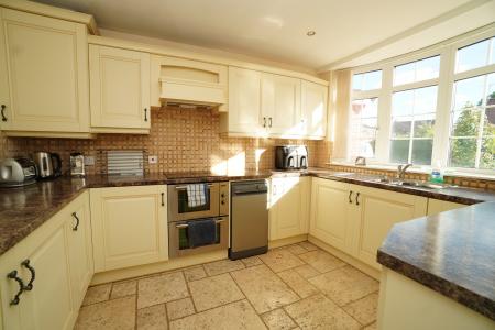 3 bedroom Town house for sale in De Ferrers Close, East Leake, LE12