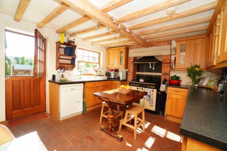 5 bedroom Cottage for sale in East Street, Gotham, NG11