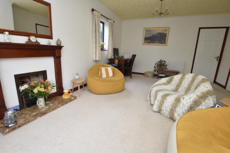 3 bedroom Bungalow for sale in Forsyth Close, Loughborough, LE11