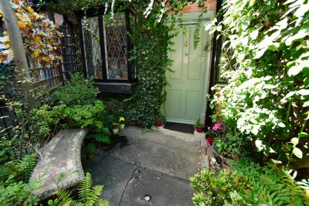 2 bedroom Cottage for sale in Meadow Lane, Loughborough, LE11
