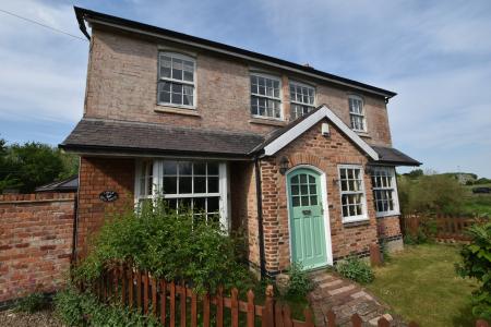 4 bedroom Detached house for sale in Nottingham Road, Cotes, LE12