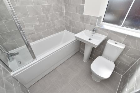 3 bedroom Semi-detached house for sale in Pankhurst Close, East Leake, LE12