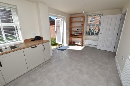 3 bedroom Semi-detached house for sale in Pankhurst Close, East Leake, LE12