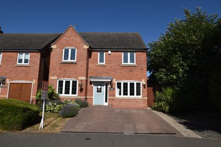 4 bedroom Detached house for sale in Paradise Close, Shepshed, LE12