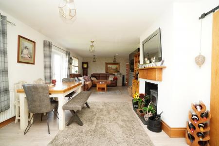3 bedroom Detached house for sale in Park Lane, Sutton Bonington, LE12