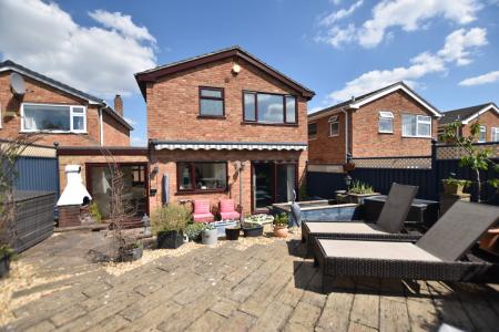 3 bedroom Detached house for sale in Poplar Avenue, East Leake, LE12