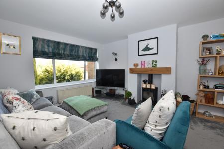3 bedroom Detached house for sale in Poplar Avenue, East Leake, LE12