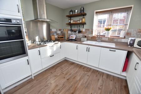 5 bedroom Detached house for sale in Southfield Avenue, Sileby, LE12