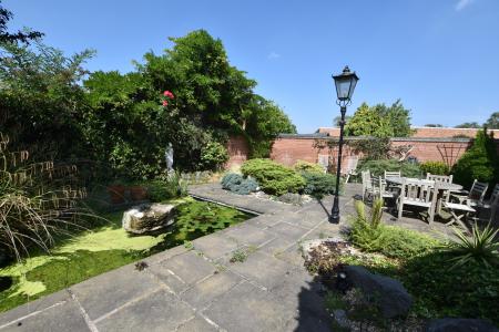 4 bedroom Barn Conversion for sale in Sutton Court, Park Lane, Sutton Bonington, LE12