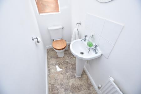 5 bedroom Detached house for sale in The Arches, East Leake, LE12