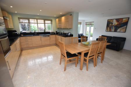 5 bedroom Detached house for sale in The Arches, East Leake, LE12