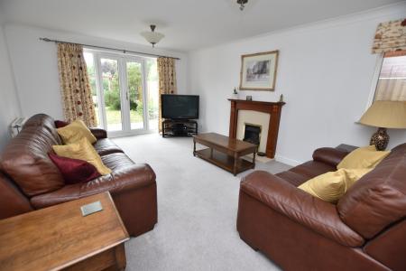5 bedroom Detached house for sale in The Arches, East Leake, LE12