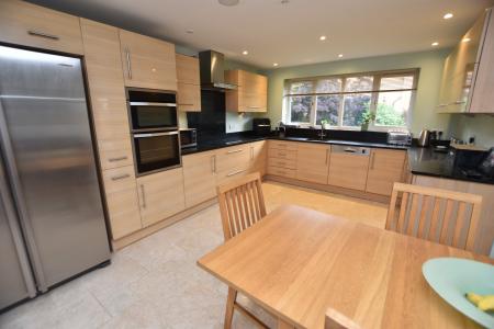 5 bedroom Detached house for sale in The Arches, East Leake, LE12