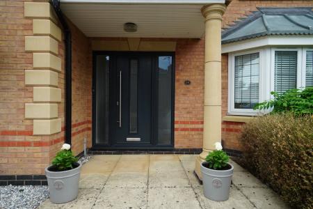 5 bedroom Detached house for sale in The Arches, East Leake, LE12