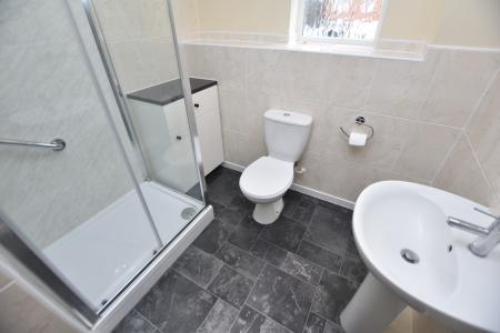 2 bedroom Flat for sale in Walnut Gardens, East Leake, LE12