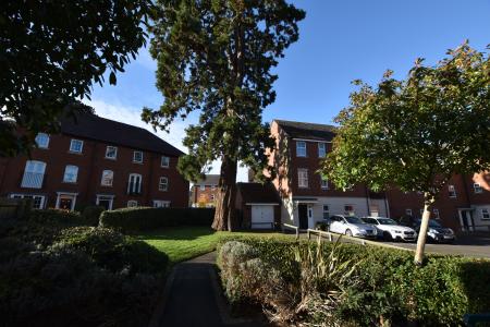 2 bedroom Flat for sale in Walnut Gardens, East Leake, LE12