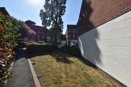 2 bedroom Flat for sale in Walnut Gardens, East Leake, LE12