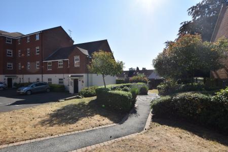 2 bedroom Flat for sale in Walnut Gardens, East Leake, LE12